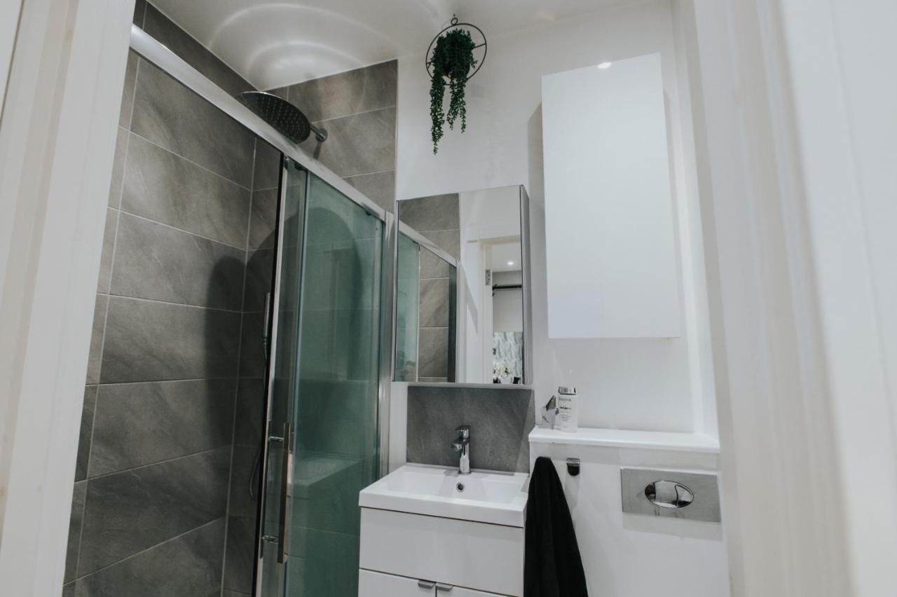 Circa17- Entire Apt, Free Parking, Gym, City Central & Free Netflix Bracknell Zewnętrze zdjęcie